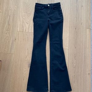Frame Le One Jeans. Fits sizes 0-6